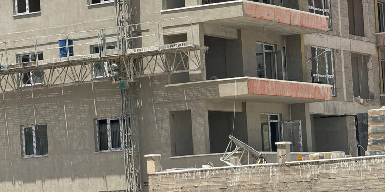 Ankara'da inşaat iskelesi çöktü: 4 yaralı