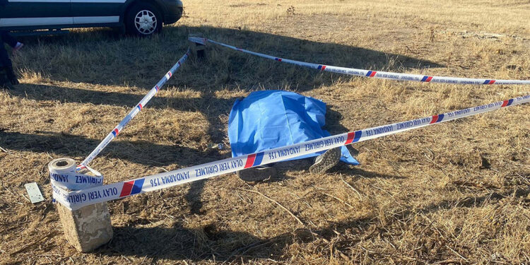 Arazide cesedi bulundu