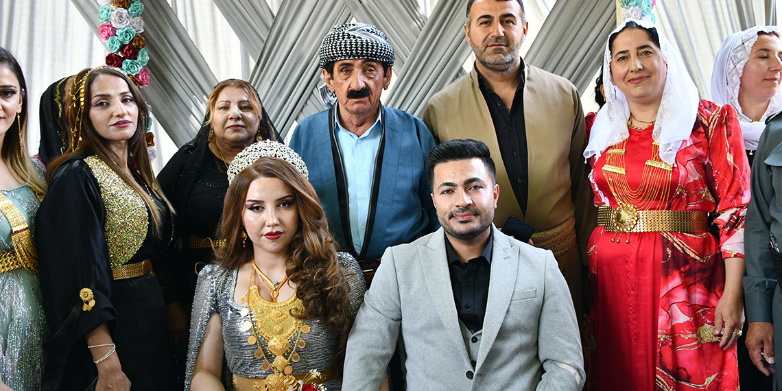 Aşiret düğününde 2 milyon liralık takı ve altın takıldı