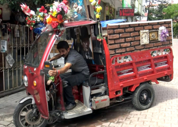 Avcılar'da atık topladığı motosikleti çiçeklerle süsledi