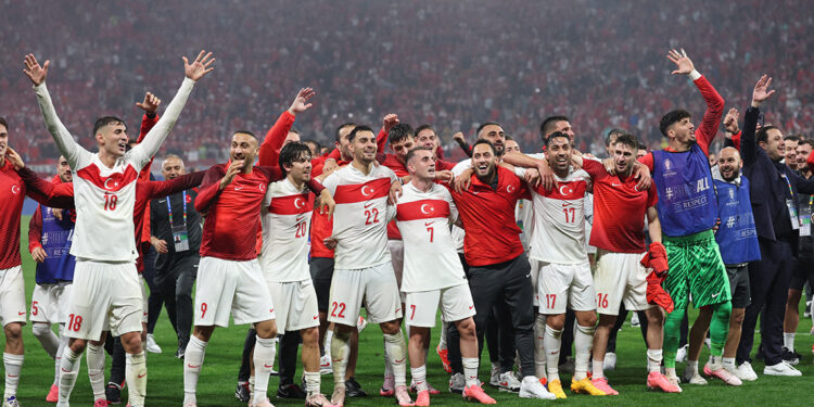 Ay-yıldızlılar, Avusturya'dan rövanşı aldı