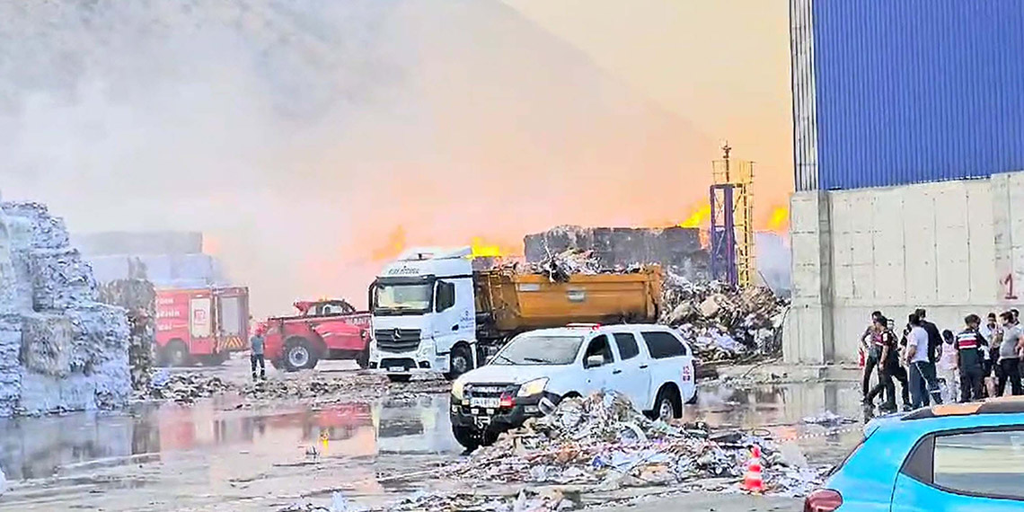 Aydın'da kağıt fabrikasında yangın