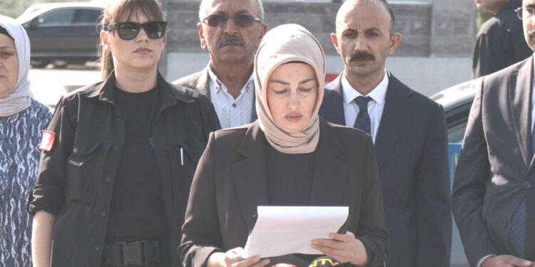 Ayşe Ateş: Bildiğim hiçbir şeyin sır kalmasını istemiyorum