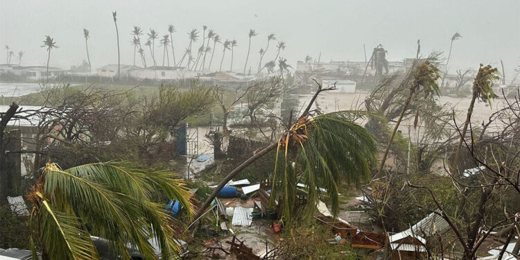 Beryl Kasırgası Karayipler'i vurdu