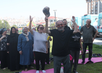 Bağcılar’da yaşlılar kahkaha seansı ile eğlendi