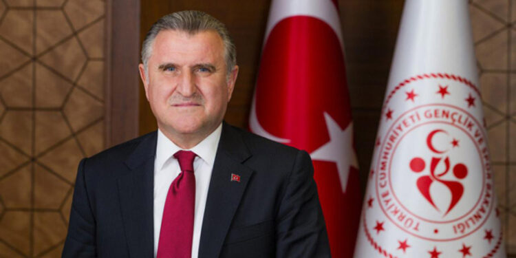 Bakan Bak’tan gençlere 'Seyahatsever' çağrısı