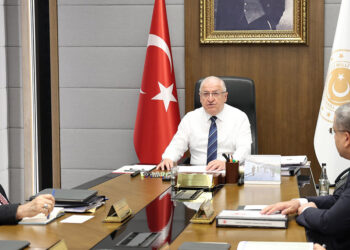 Bakan Güler, sınır ötesindeki birlik komutanları ile görüştü