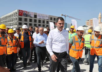 Bakan Kurum'un deprem bölgesi ziyaretleri sürüyor
