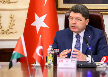 Bakan Tunç: Filistin'in savunucusu olmaya devam edeceğiz