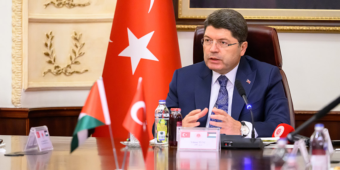 Bakan Tunç: Filistin'in savunucusu olmaya devam edeceğiz