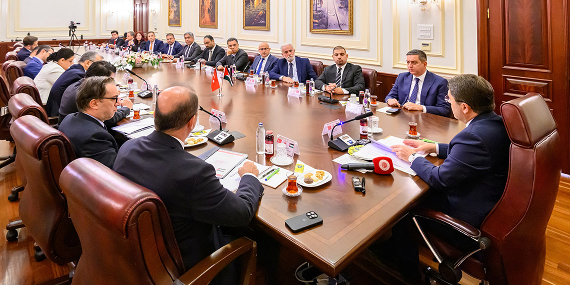 Bakan Tunç: Filistin'in savunucusu olmaya devam edeceğiz