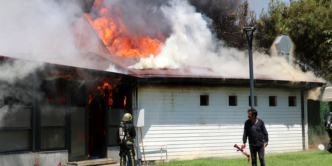 Belediyeye ait restoran yandı