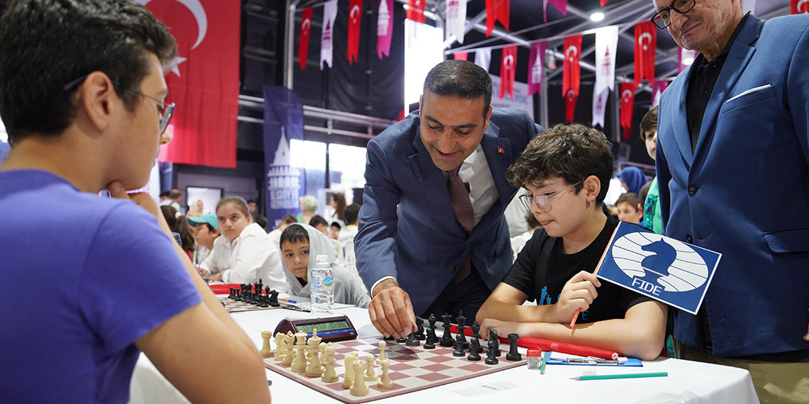 Beyoğlu Satranç Turnuvası'nda dereceye girenler ödüllendirildi
