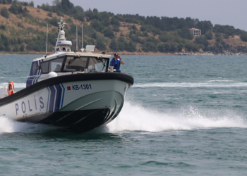 Bitlis'te deniz polisleri, son 15 günde 15 kişiyi boğulmaktan kurtardı