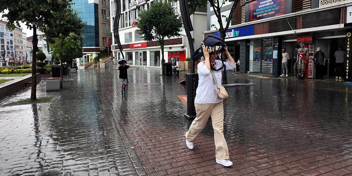 Bolu'da sağanak yağış etkili oldu