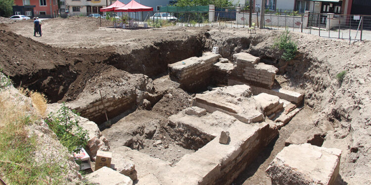 Bolu’da temel kazısında Roma dönemine ait hamam bulundu