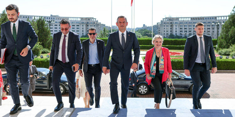 CHP Genel Başkanı Özgür Özel Romanya’da