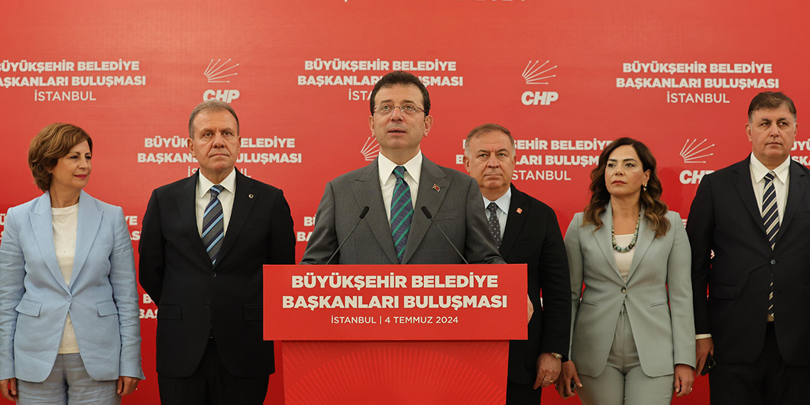 CHP'li büyükşehir belediye başkanları İstanbul'da bir araya geldi