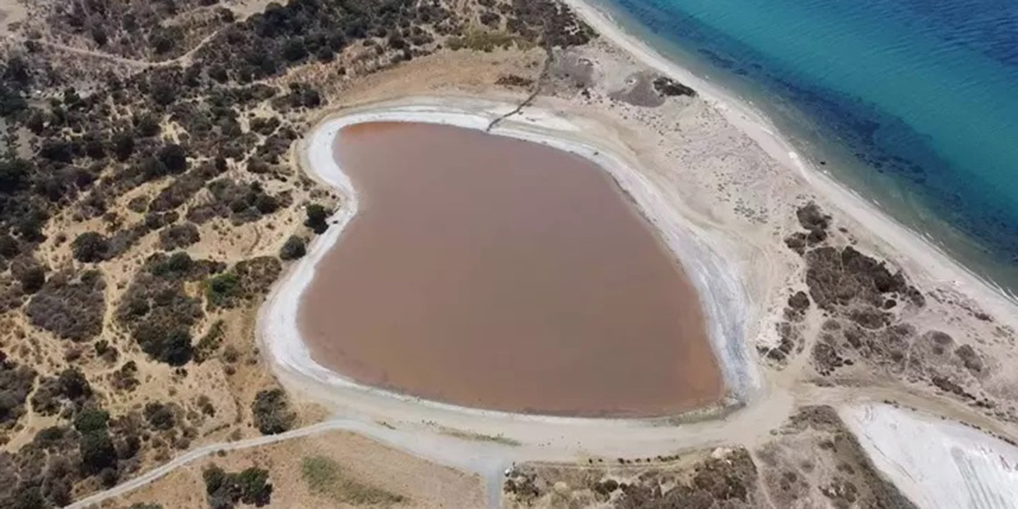 Çanakkale'de 'Kalpli Göl'de su seviyesi sıcaklık nedeniyle azaldı
