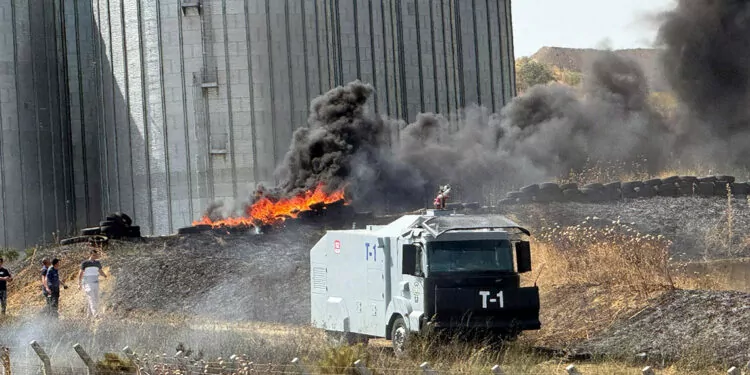 Çorlu'da tarım arazisinde yangın; toma ile de müdahale ediliyor
