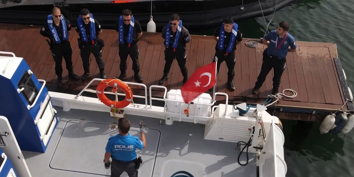 Deniz polislerine 'komando' eğitimi