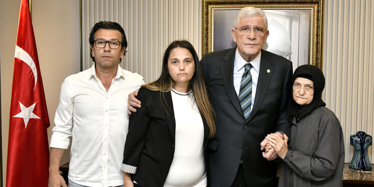 Müsavat Dervişoğlu Sinan Ateş'in annesi ile bir araya geldi