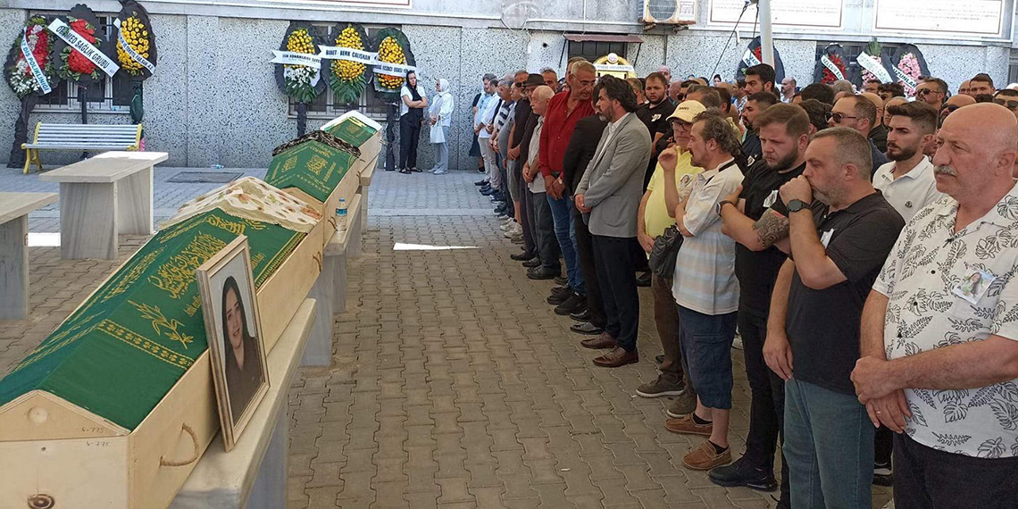 Domuza çarparak ölen eczacı Begüm, son yolculuğuna uğurlandı