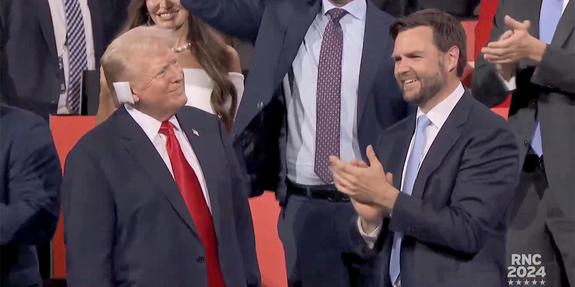 Donald Trump kulağında bandajla ulusal kongreye katıldı