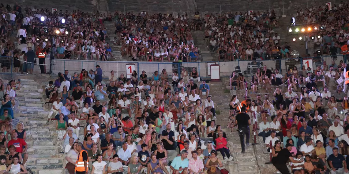 Mersin devlet opera ve balesi'nce dünyada en çok sahnelenen operalar arasında yer alan 'tosca', 7'nci uluslararası efes opera ve bale festivali kapsamında efes antik tiyatro'da sahnelendi.