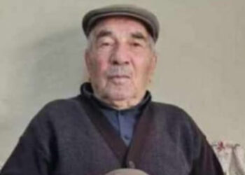 Elindeki bıçağın kazara karnına saplanmasıyla öldü