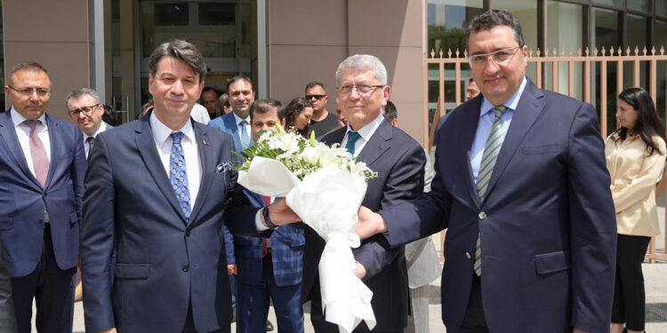 Emekliye ayrılan Başsavcı Vekili için veda töreni