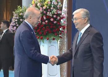 Erdoğan, ŞİÖ Zirvesi’nde Tokayev tarafından karşılandı