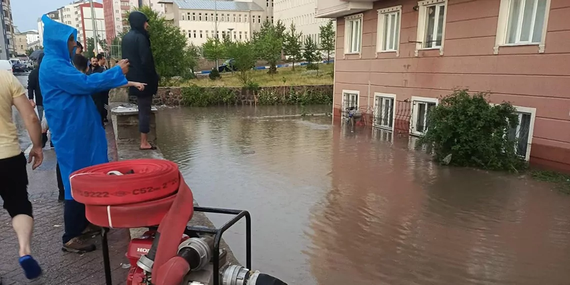 Erzurum'da sel felaketi sonrası yaralar sarılıyor