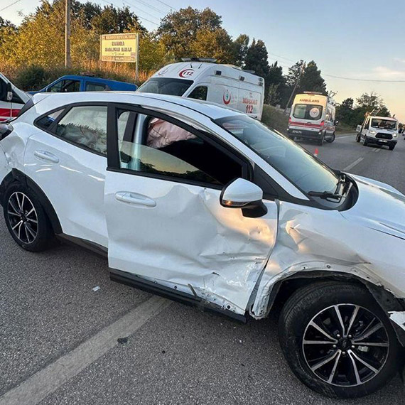 Fenomen Enes Batur ve Zelal Işıl Özdemir, kazada yaralandı