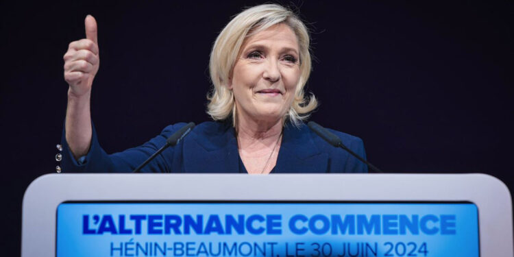 Fransa seçimlerinde ilk turun galibi Le Pen oldu