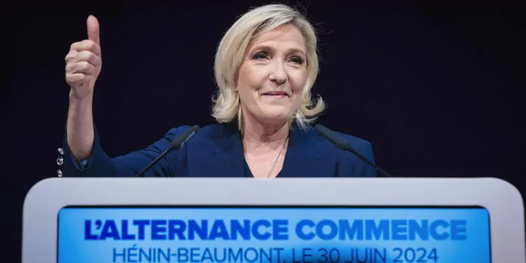 Fransa seçimlerinde ilk turun galibi le pen oldu