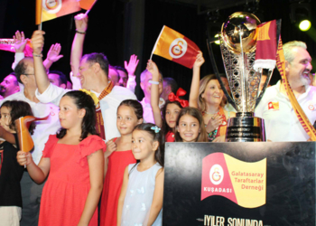 Galatasaray kupasını Kuşadası'nda sergiledi