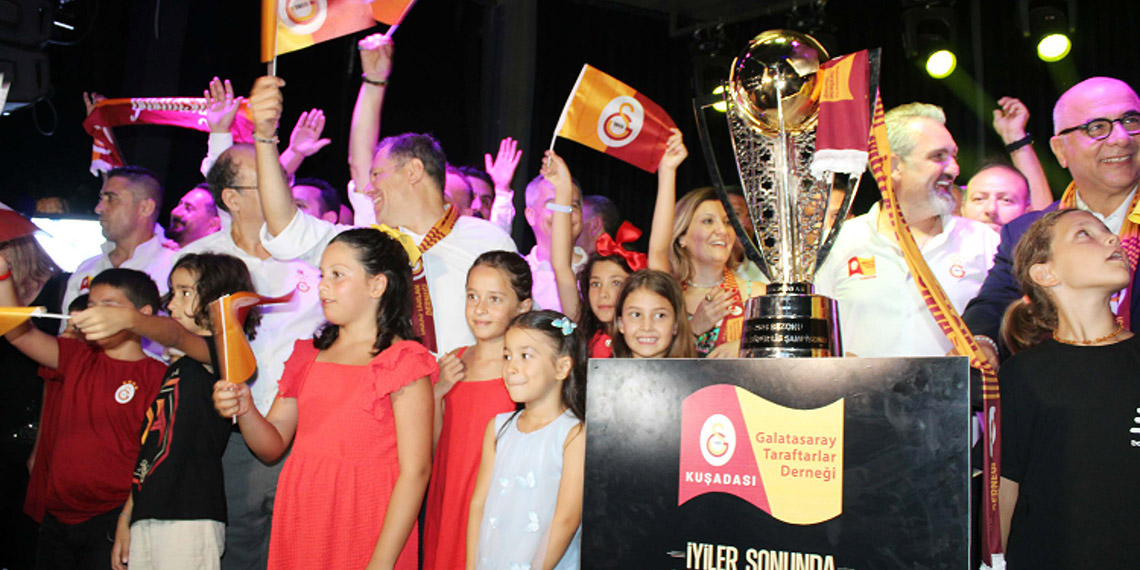 Galatasaray kupasını Kuşadası'nda sergiledi