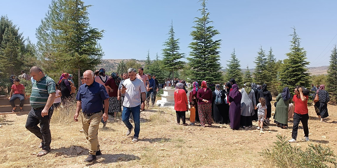 Gaziantep'te gölette boğulan 2'si kardeş 3 kişi toprağa verildi