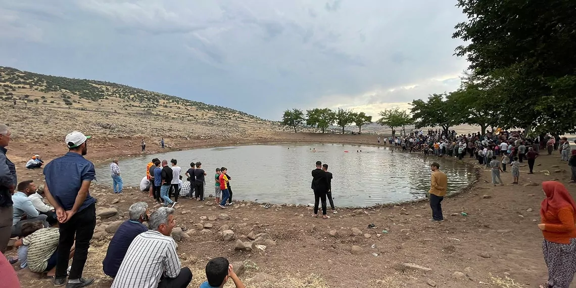 Gaziantep'te gölette boğulan 2'si kardeş 3 kişi toprağa verildi