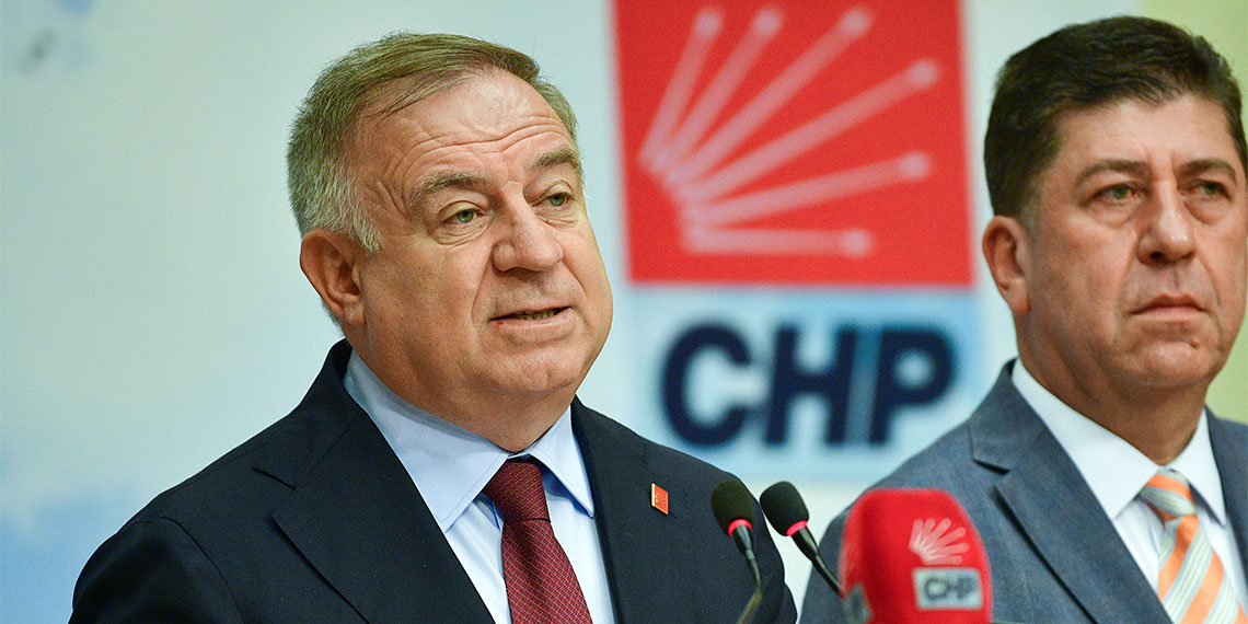 CHP Genel Başkan Yardımcısı Gökan Zeybek, "İktidar, 31 Mart yerel seçimlerinde CHP'nin kazanmasını hala içine sindirememiştir. CHP'li belediyelerin elini kolunu bağlamak için yasal düzenleme hazırlığına girişmiş durumdadır" dedi.