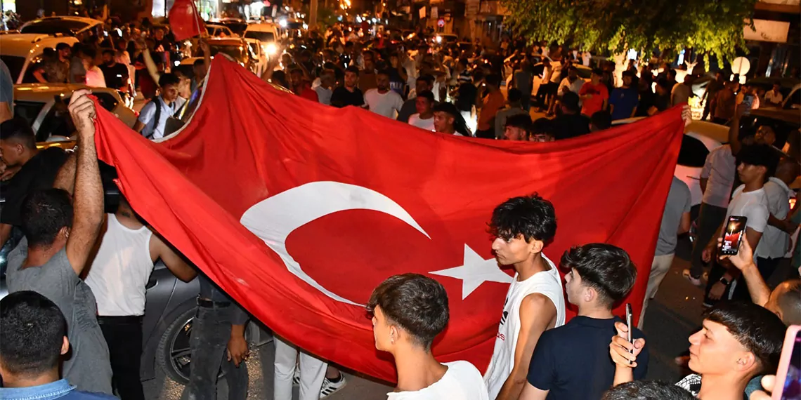 Suriye'de türk bayrağına ve türk tir'larına yapılan çirkin saldırı sonrası hatay'da suriyeli gerginliği.