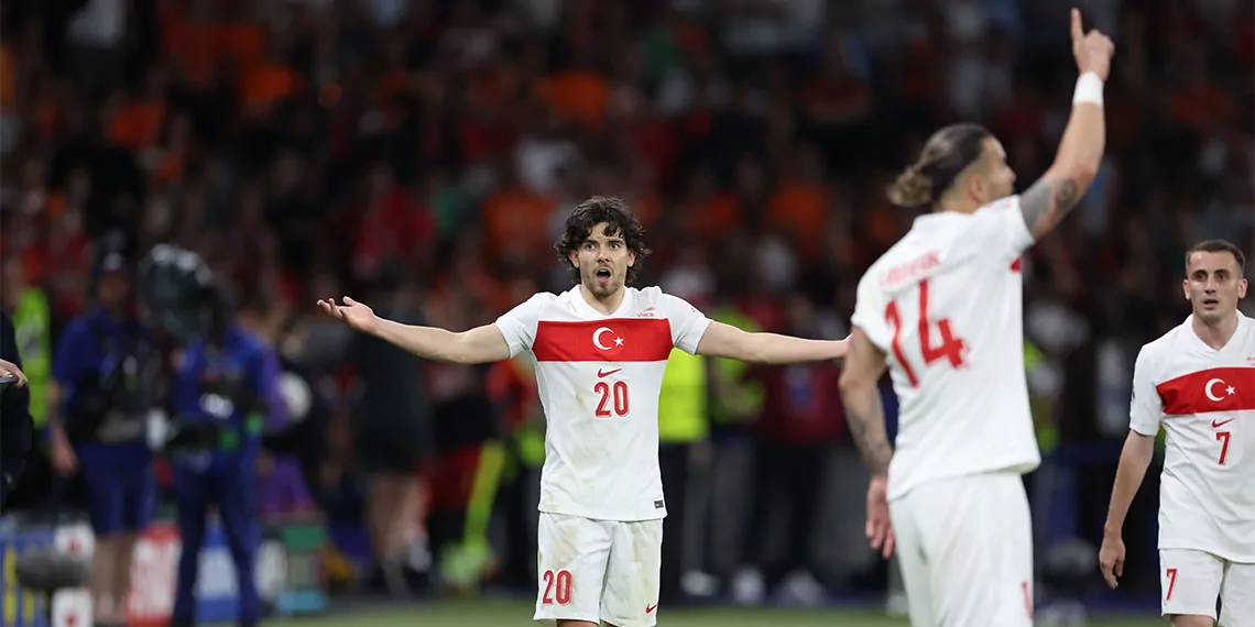 Milli futbolcu hakan çalhanoğlu, “biz ülkemizi en iyi şekilde temsil etmeye çalıştık. Kaybettik, kabul etmemiz gerekiyor. 2-1’den sonra şanslar bulduk ama değerlendiremedik. Önümüze bakacağız” dedi.