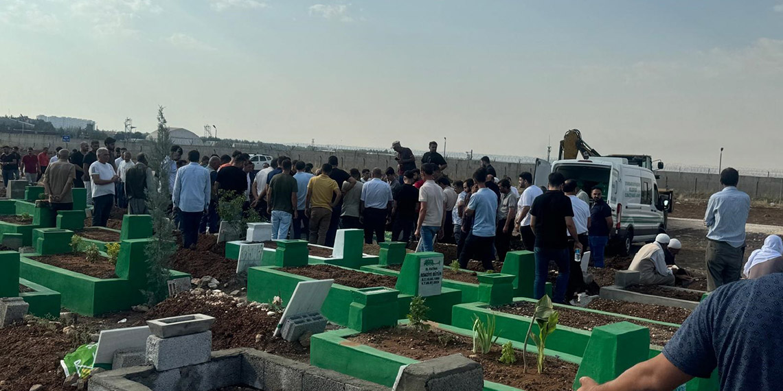 İsale hattındaki göçükte ölen 2 işçi, toprağa verildi