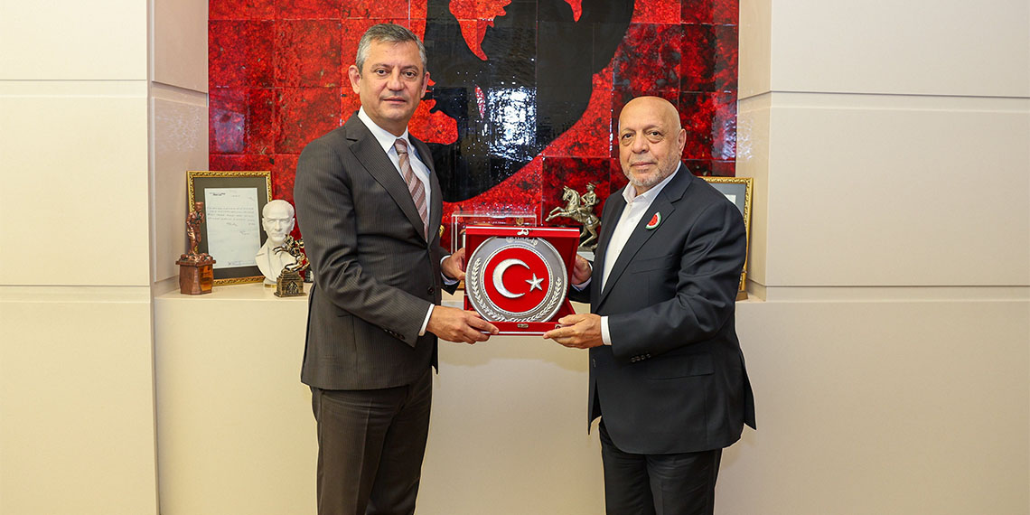 Hak-İŞ Genel Başkanı Mahmut Arslan, HAK-İŞ, TÜRK-İŞ ve DİSK'in bir haftadır ortak çalışma yürüttüğünü belirterek, "İşçi konfederasyonları, asgari ücrete ilişkin ortak açıklama yapacak" dedi.