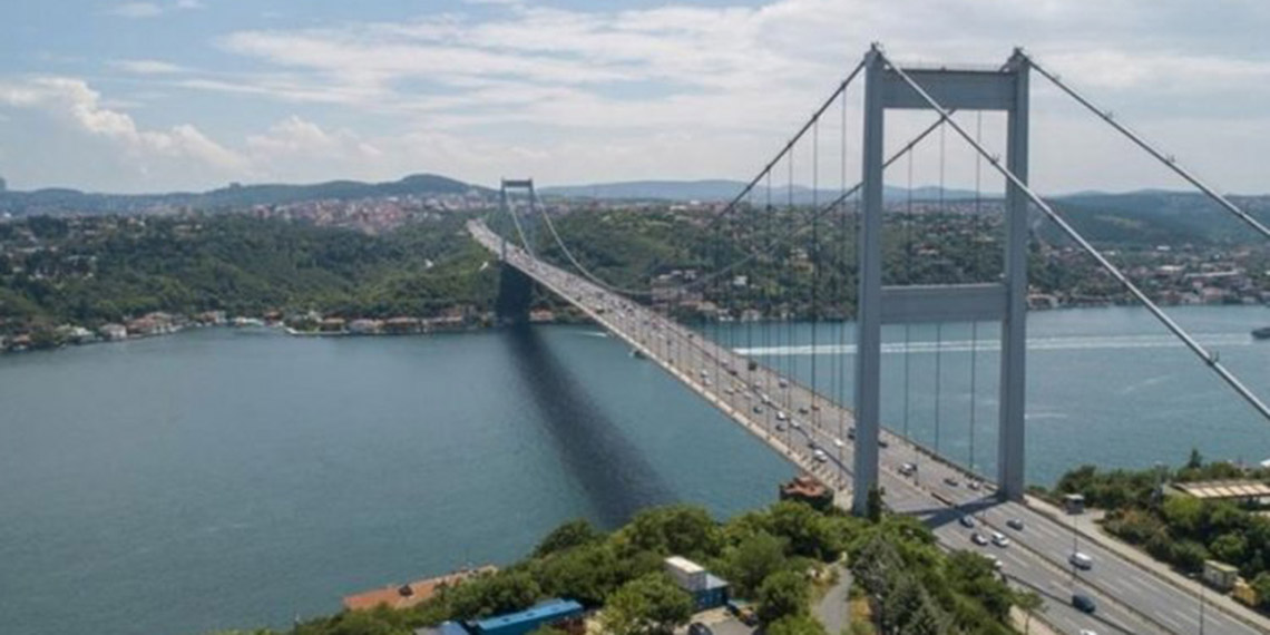 İstanbul Boğazı'nda gemi trafiği çift yönlü askıya alındı
