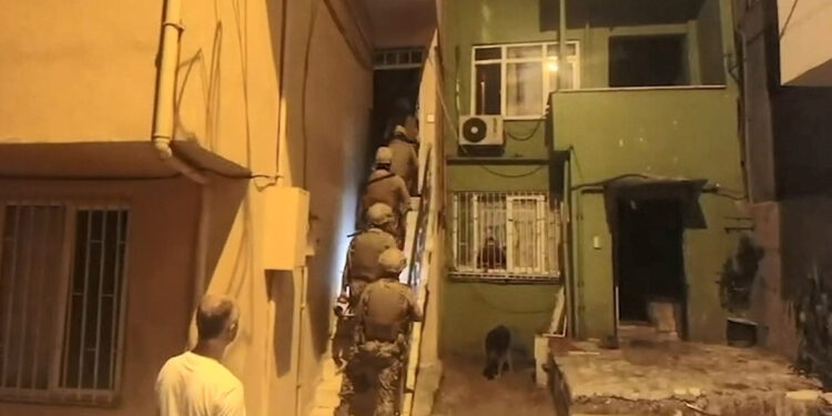 İstanbul merkezli 2 ilde DHKP-C operasyonu: 12 gözaltı