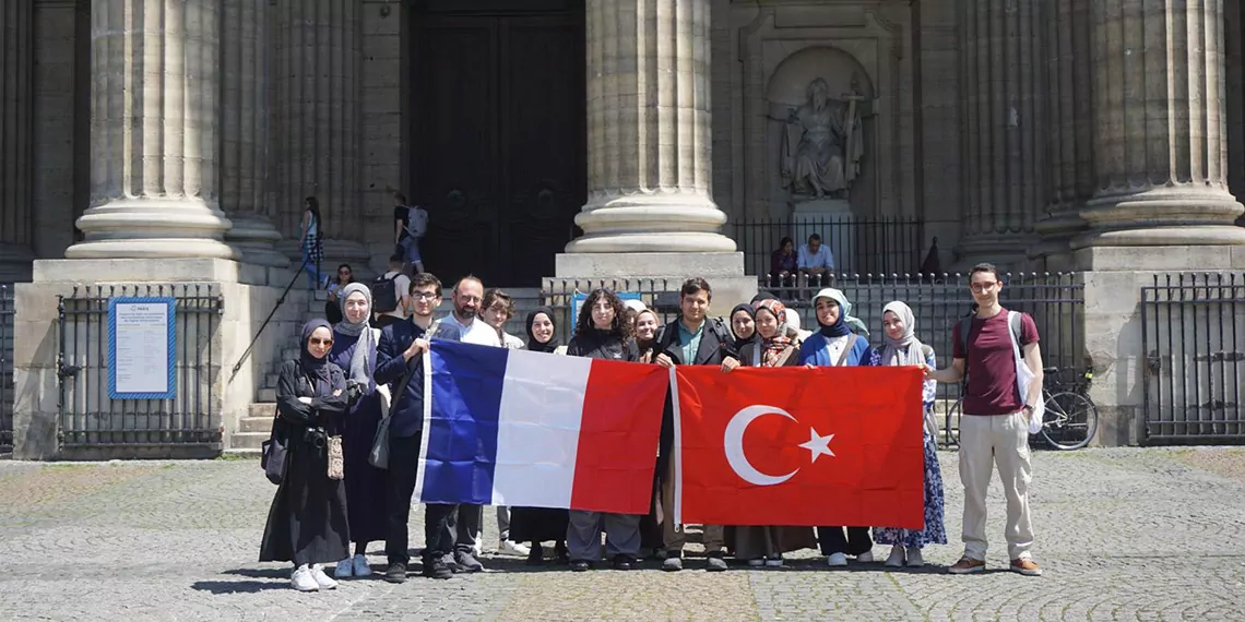 İstanbul ve paris’te ‘yaşadığın şehri tanıyor musun’ projesi