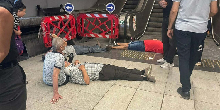 İzmir metrosundaki merdiven arızası kaynaklı kaza kamerada