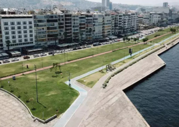 İzmir sıcaktan kavruluyor; cadde ve sokaklar boş kaldı